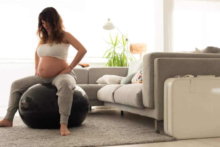 La méthode Pilates pendant la grossesse : bienfaits et conseils
