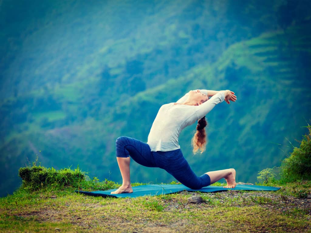 Yoga en pleine nature à la montagne