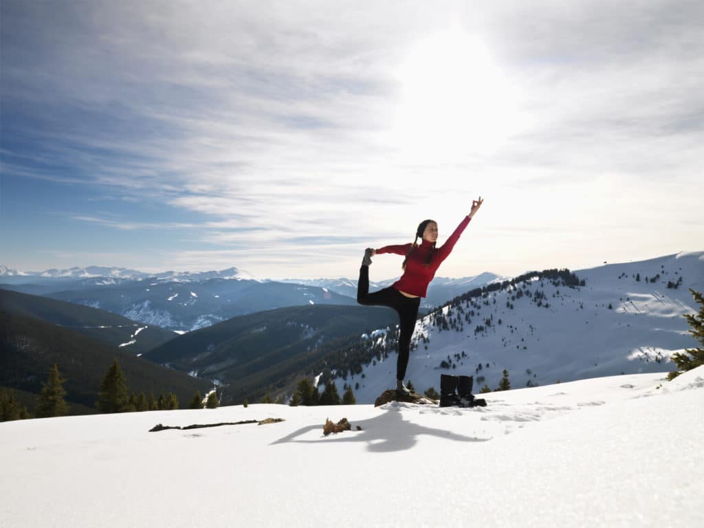 Yoga en pleine nature à la neige